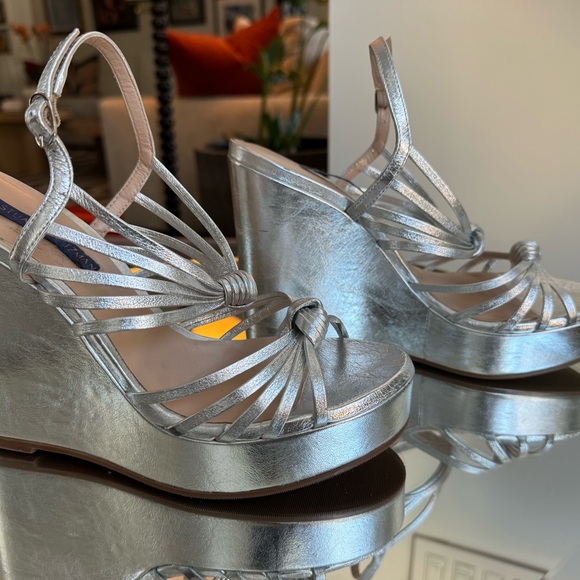 Stuart Weitzman Shimmering Saffron Silver Platform Wedges SZ 7½ - Picture 6 of 15
